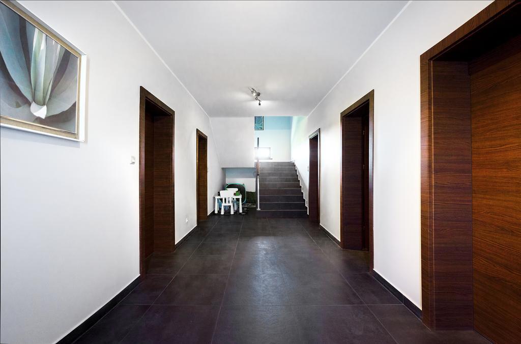 Villa Rodzinna 尤斯托尼莫斯基 外观 照片